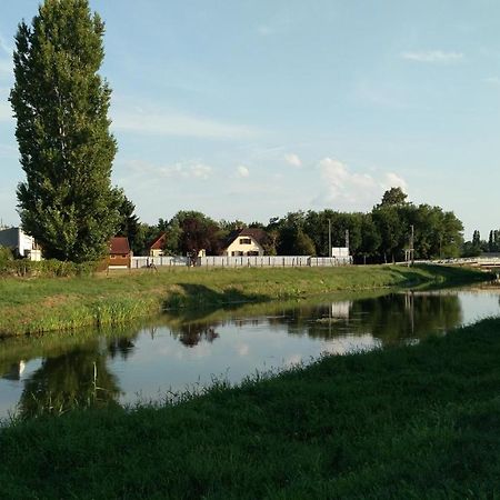 River Side Apartman Kalocsa Exterior foto