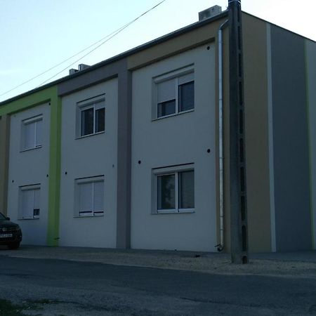 River Side Apartman Kalocsa Exterior foto