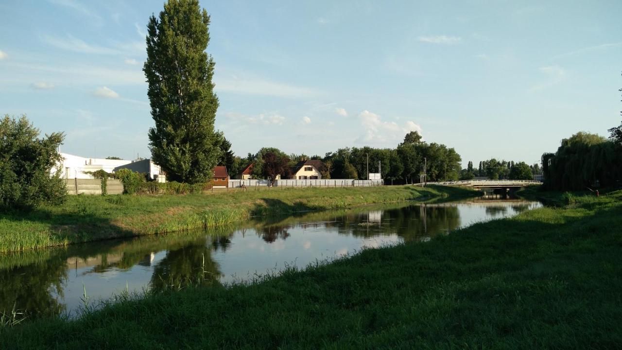 River Side Apartman Kalocsa Exterior foto