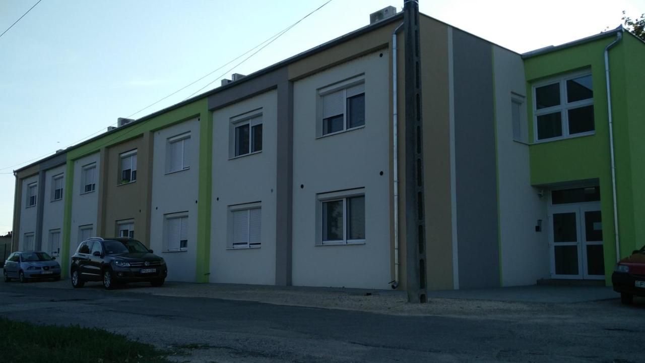 River Side Apartman Kalocsa Exterior foto